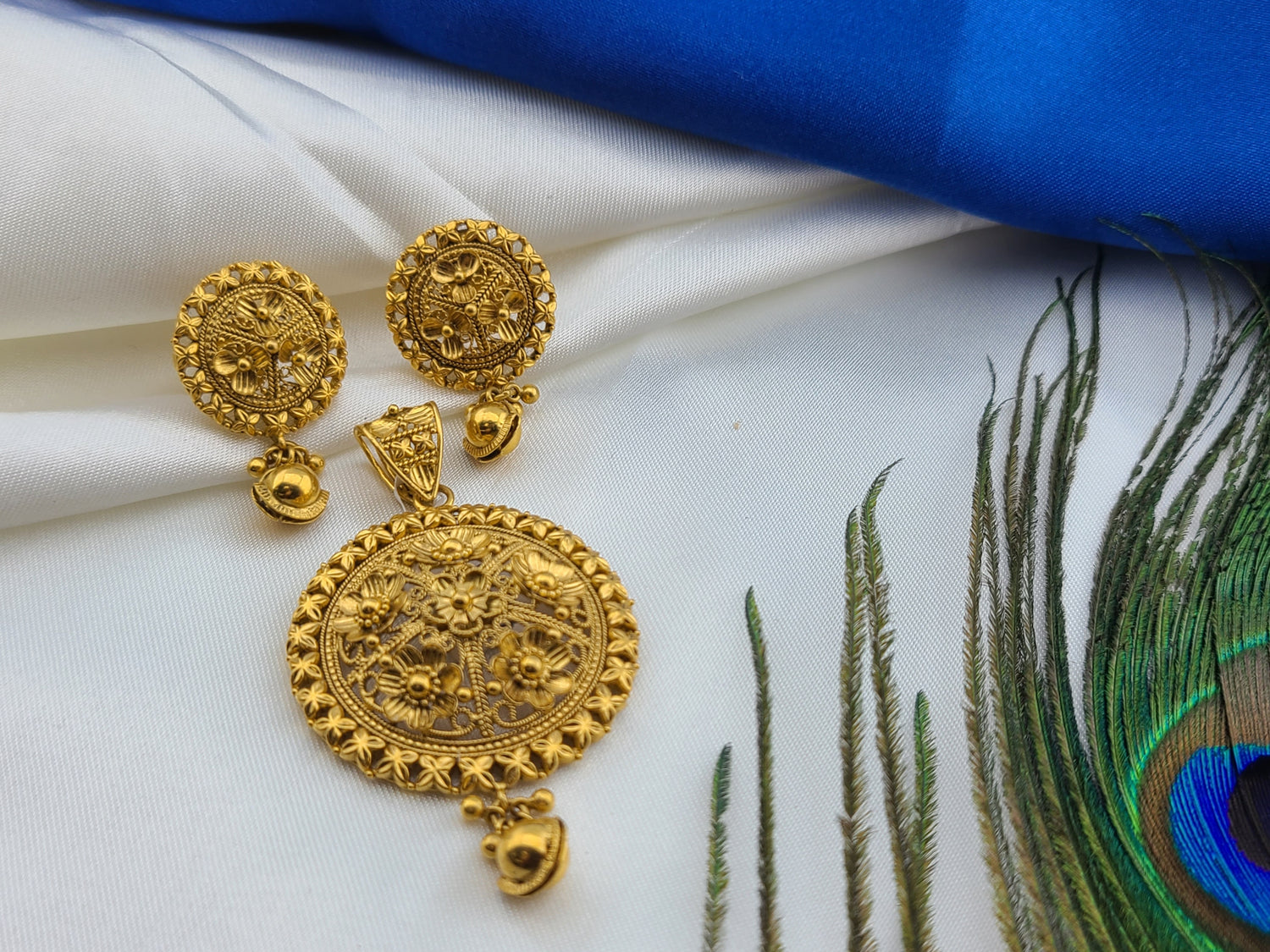 Antique Gold Pendant Sets