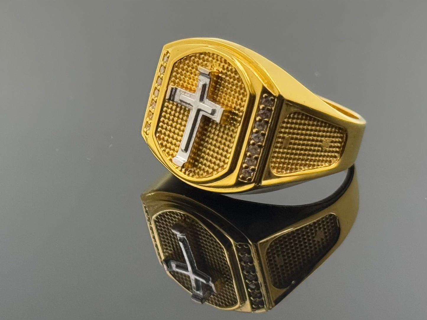 22k Elegant Men Christian Cross Ring gr1366