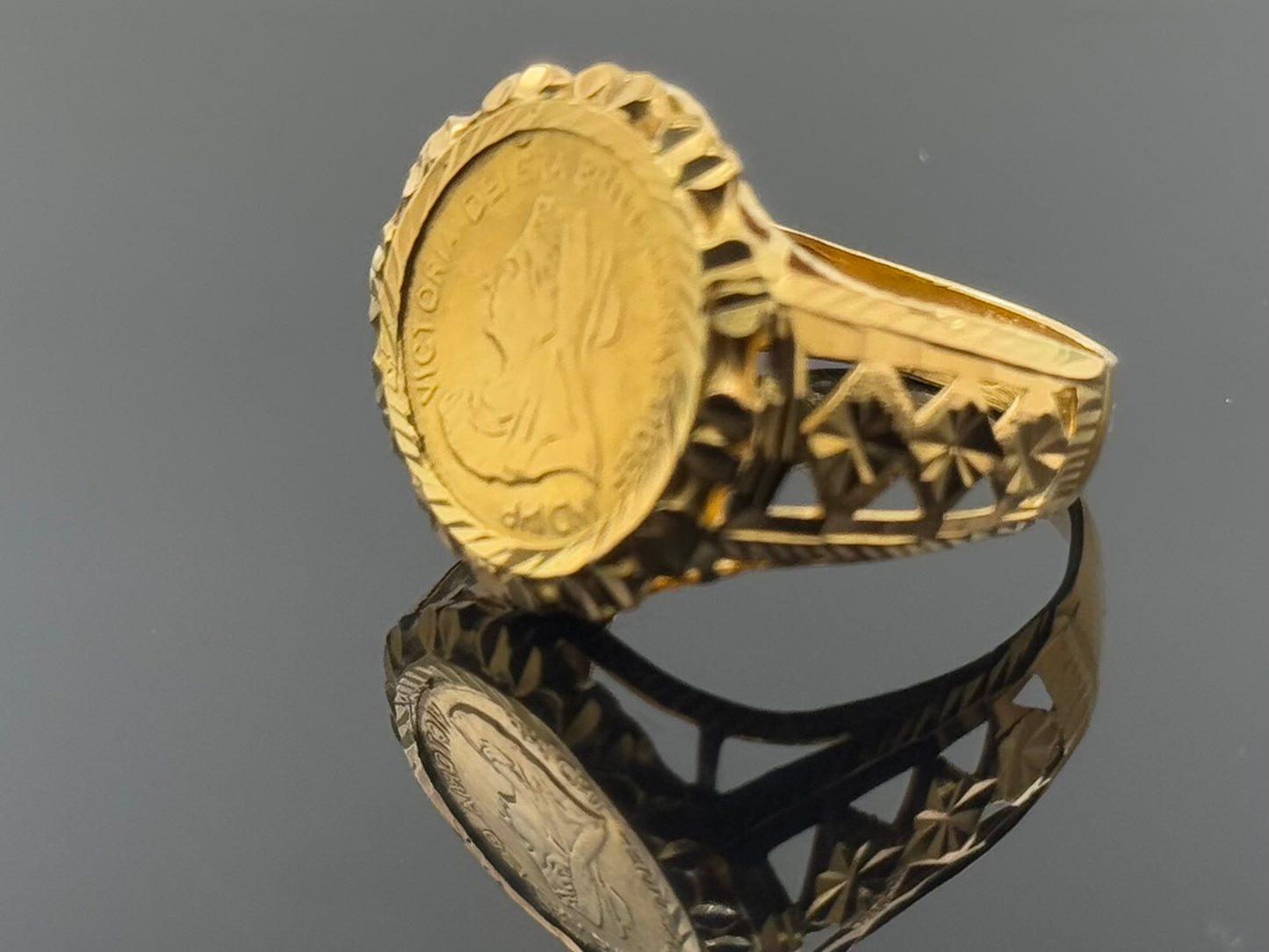 22k Elegant Men Queen Victoria Ring gr1370