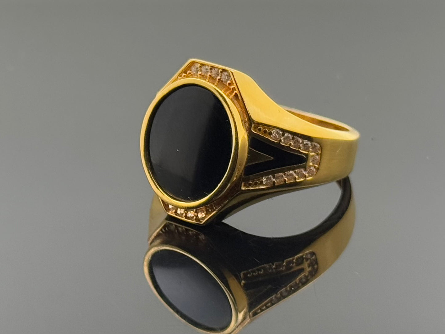 22k Elegant Men Designer Onyx Ring gr1372