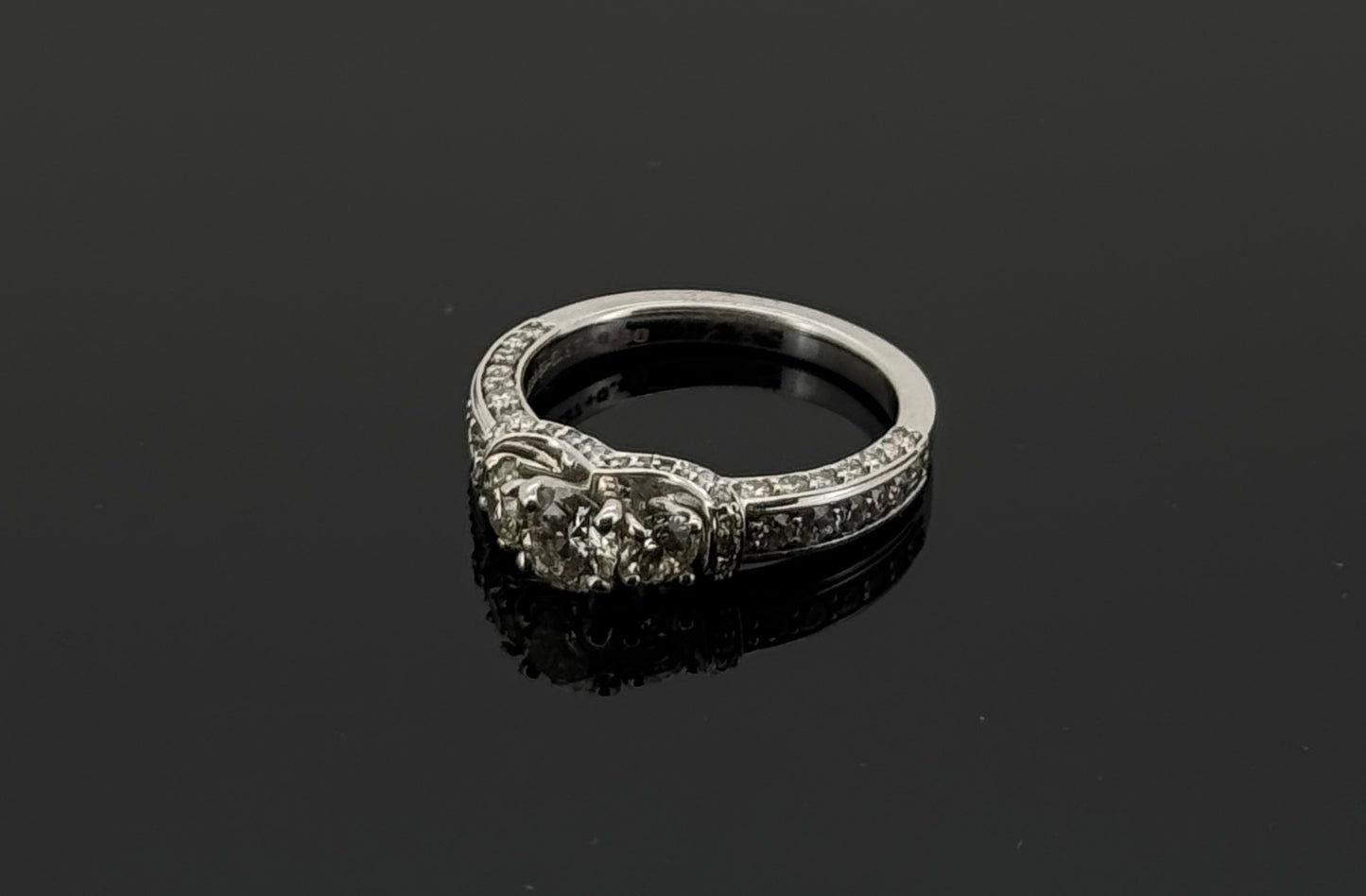 18k Natural Diamond Enganement Ring DR156